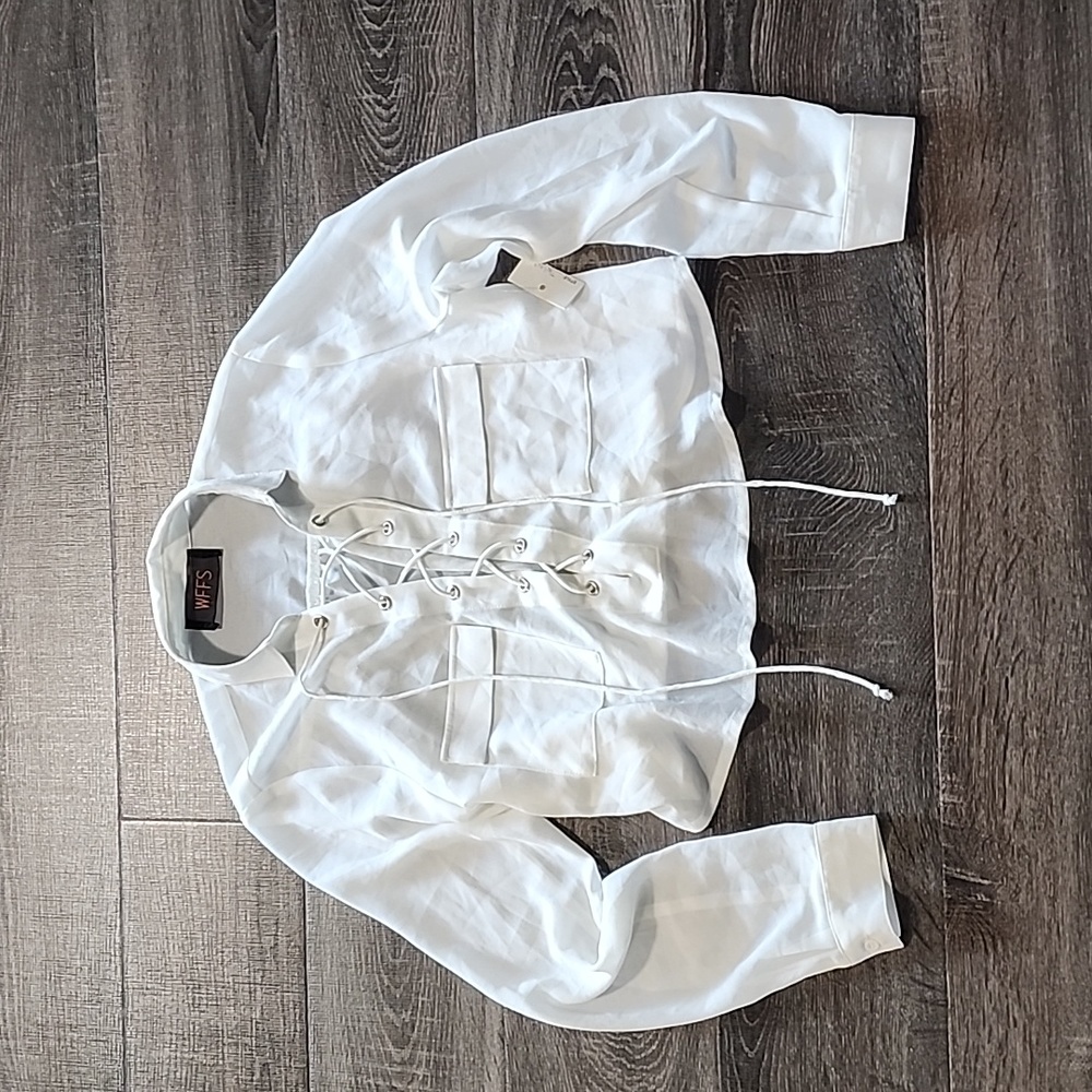 ❄️ WFFS lace up Cropped Blouse ❄️